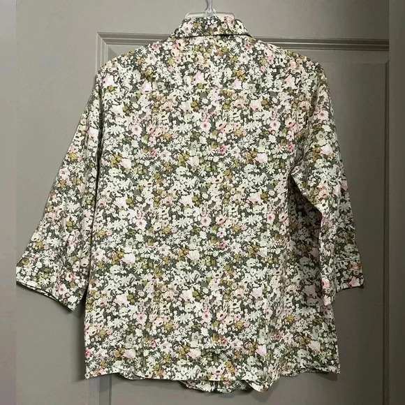 Orvis Button Up Women’s Floral 3/4 Sleeve Shirt - Wrinkle Resistant | Medium - Picture 3 of 6
